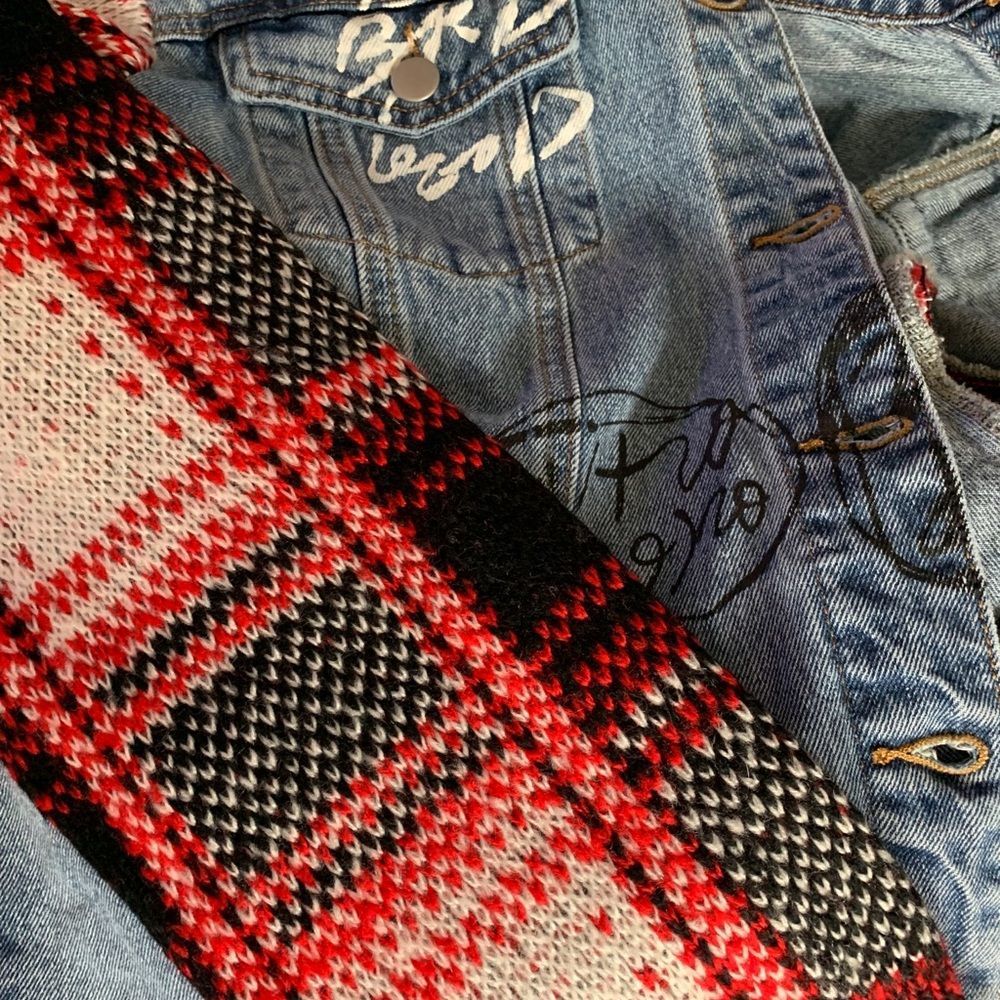 Scripted Distressed Plaid Denim Jacket Large NWT - Picture 8 of 8